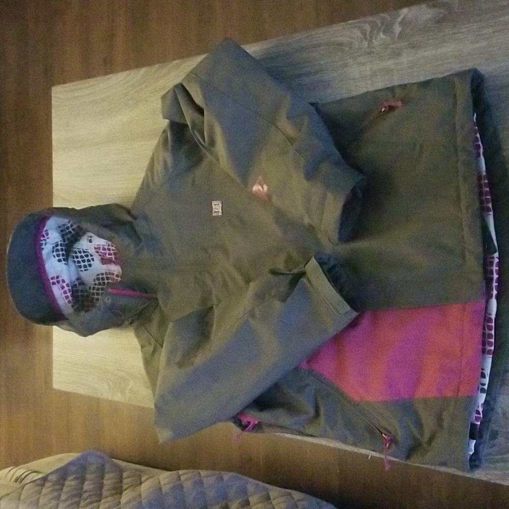 DC Women's Gray and Pink Ski Jacket